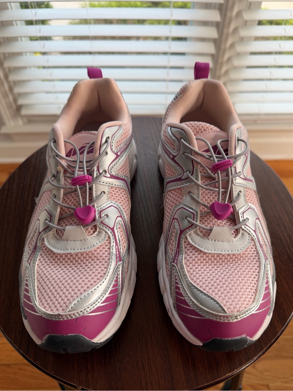 Avia Pink and Silver Athletic Sneakers Size 9 🩷🤍 Great Fit For Narrow Fitting! 💖